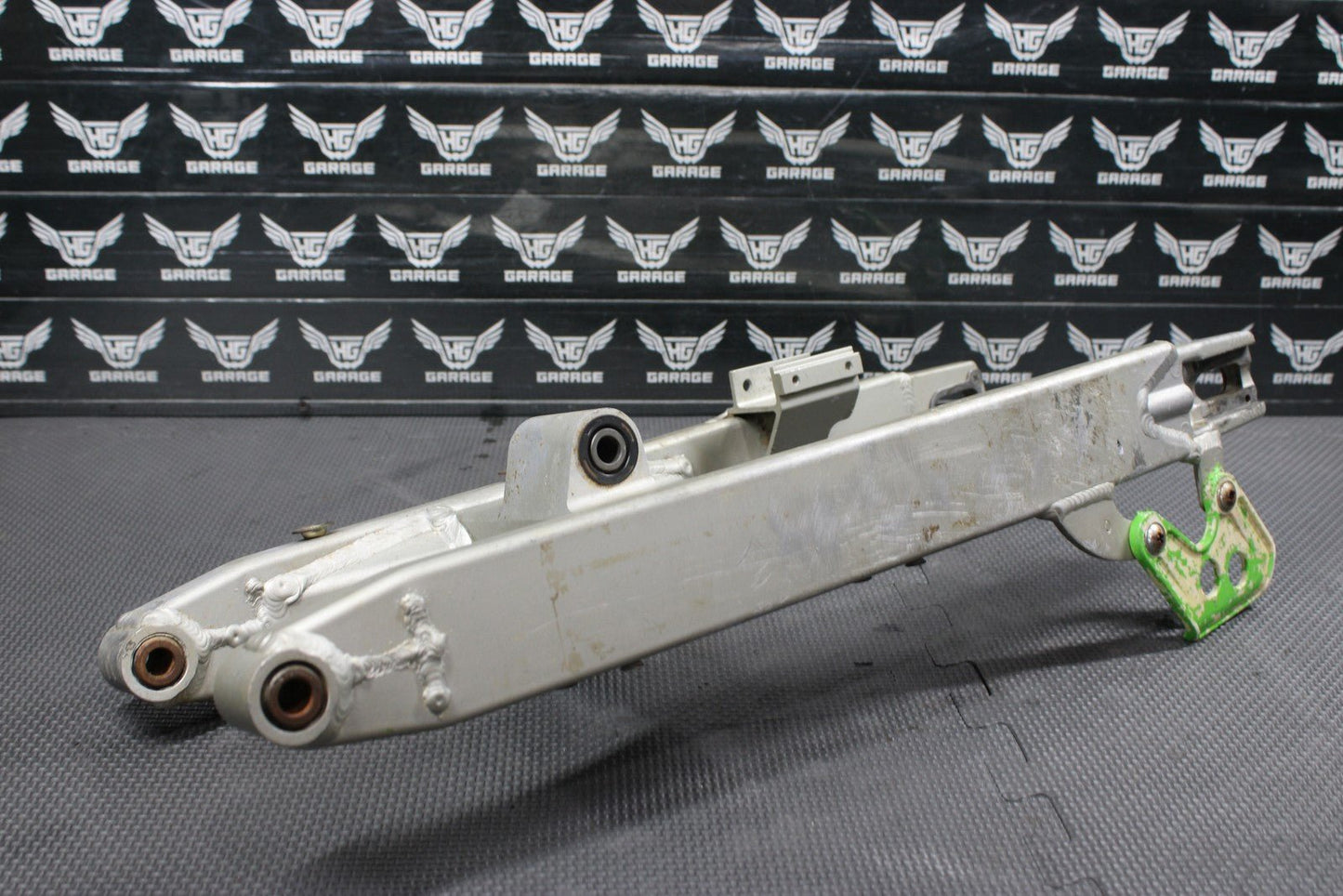 2001 KAWASAKI KX100 OEM SWINGARM SWING ARM SUSPENSION 33001 - 1543 - TX READ DESC! - hggarage