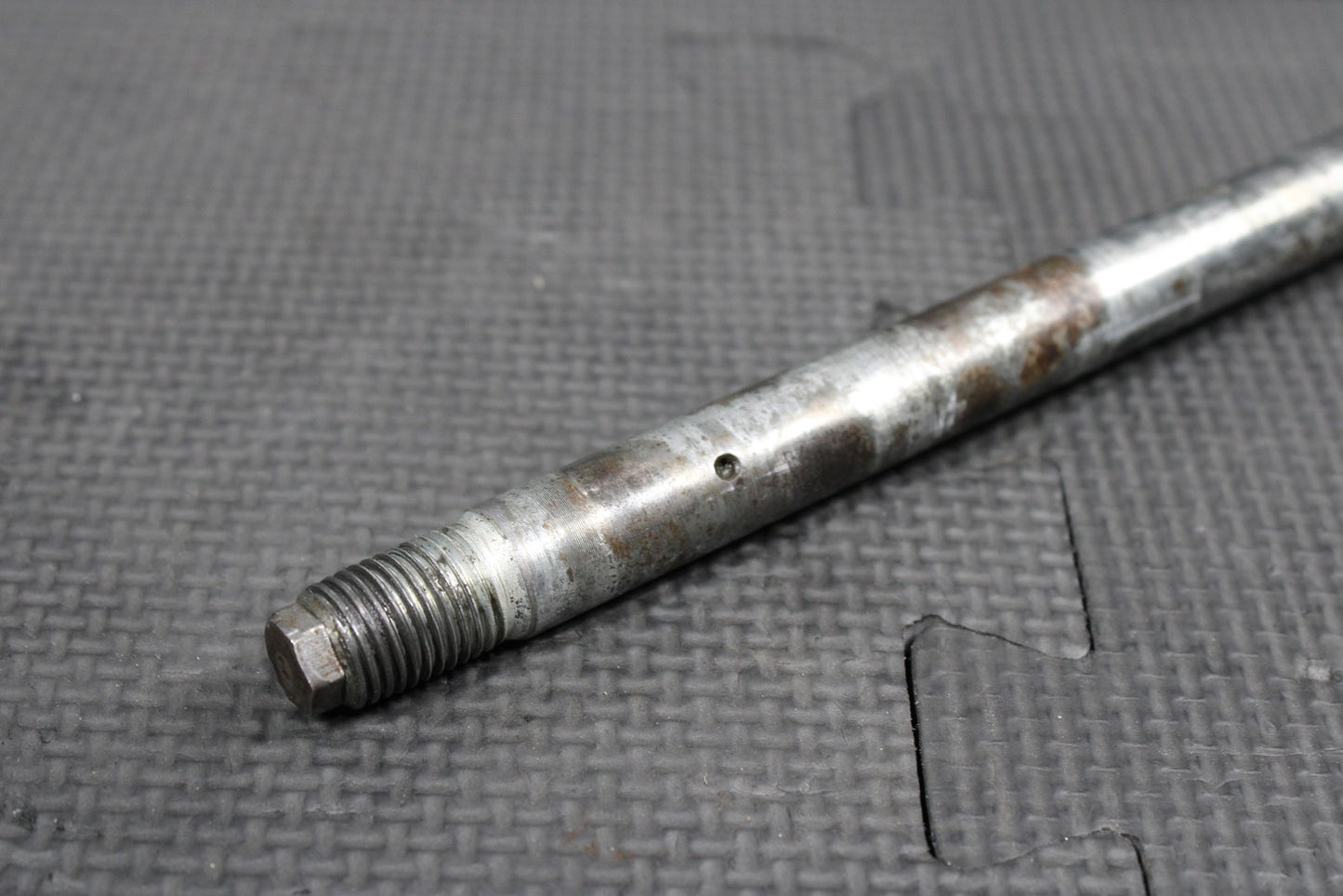 1986 KAWASAKI KDX200 OEM REAR SWINGARM BOLT SUSPENSION PIVOT AXLE 33032 - 1118 - hggarage