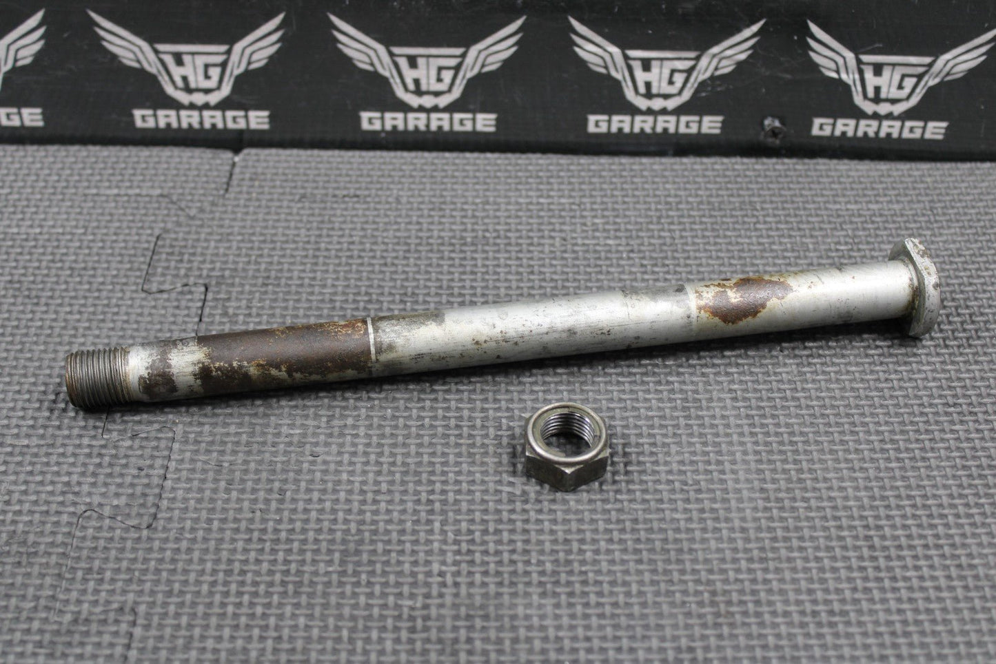 07 KAWASAKI KX250F OEM REAR BACK SWINGARM BOLT SUSPENSION PIVOT AXLE 33032 - 0012 - hggarage