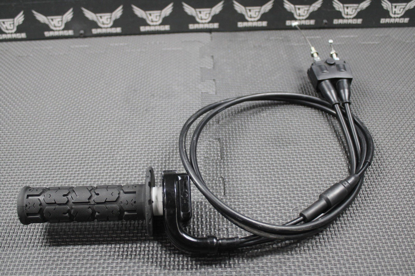 2019 2020 SUZUKI RMZ250 18 - 20 RMZ450 OEM THROTTLE GRIP HOUSING CASE W/ CABLES - hggarage