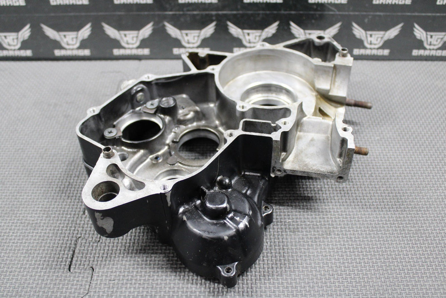 1988 HONDA CR125R OEM RIGHT ENGINE MOTOR CRANKCASE CRANK CASE 111A0 - KS6 - 830 GOOD - hggarage