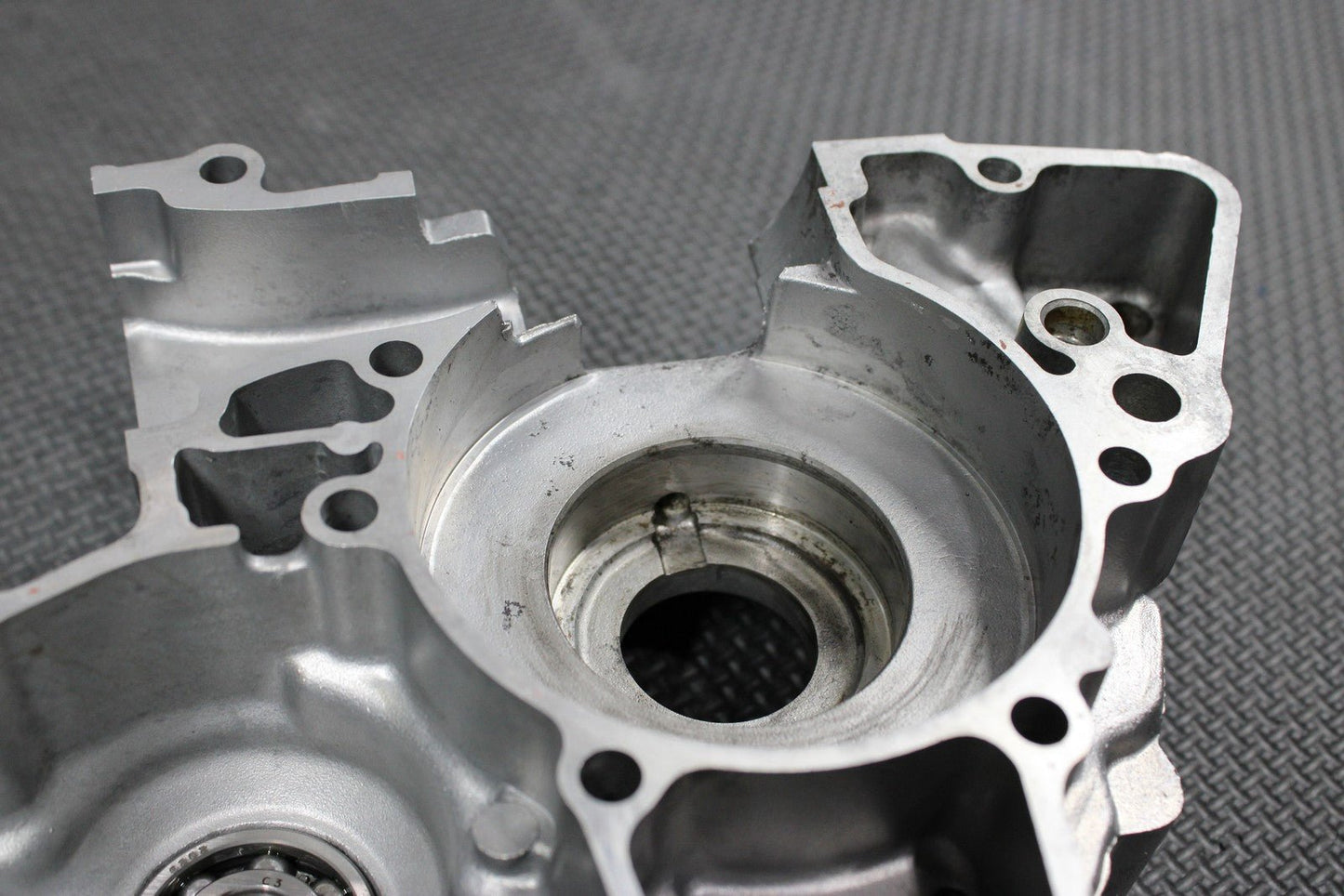 2001 SUZUKI RM80 OEM LEFT ENGINE MOTOR CRANKCASE CRANK CASES BLOCK 11300 - 03812 - hggarage