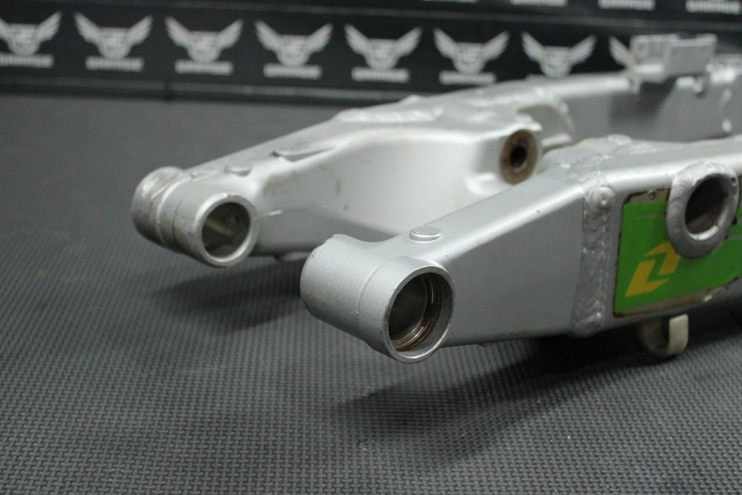2004 KAWASAKI KX125 OEM SWINGARM SWING ARM & LINKAGE SET - hggarage