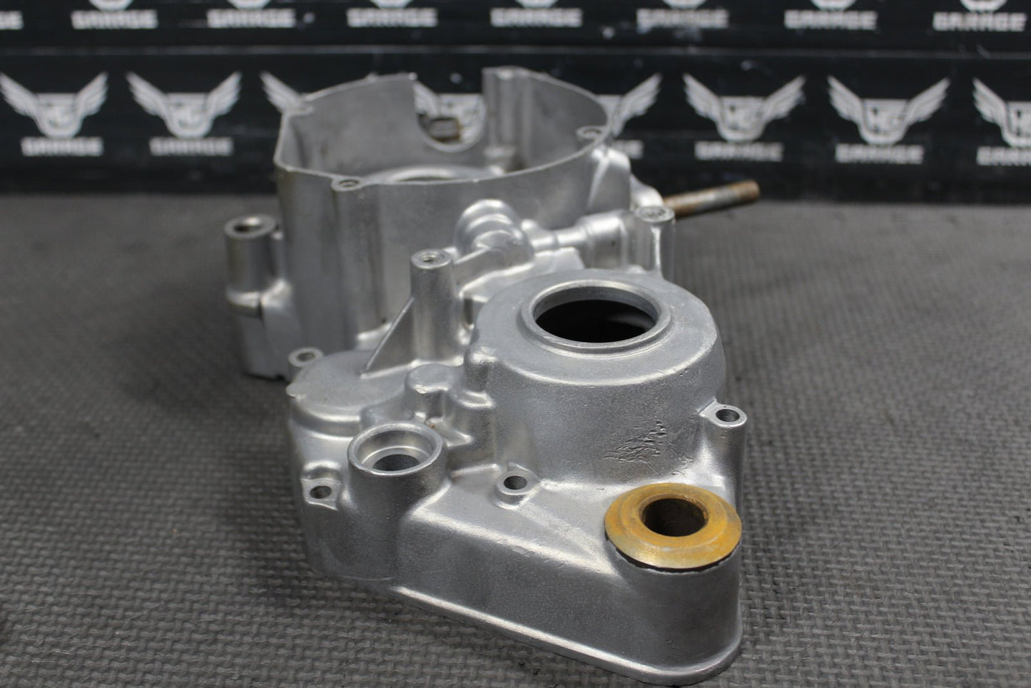 1997 SUZUKI RM250 OEM LEFT ENGINE MOTOR CRANKCASE CRANK CASE BLOCK 11300 - 37822 - hggarage
