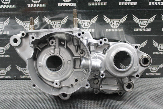 2000 2001 HONDA CR250R OEM LEFT ENGINE CRANKCASE CRANK CASE 11200 - KZ3 - P00 NICE!! - hggarage