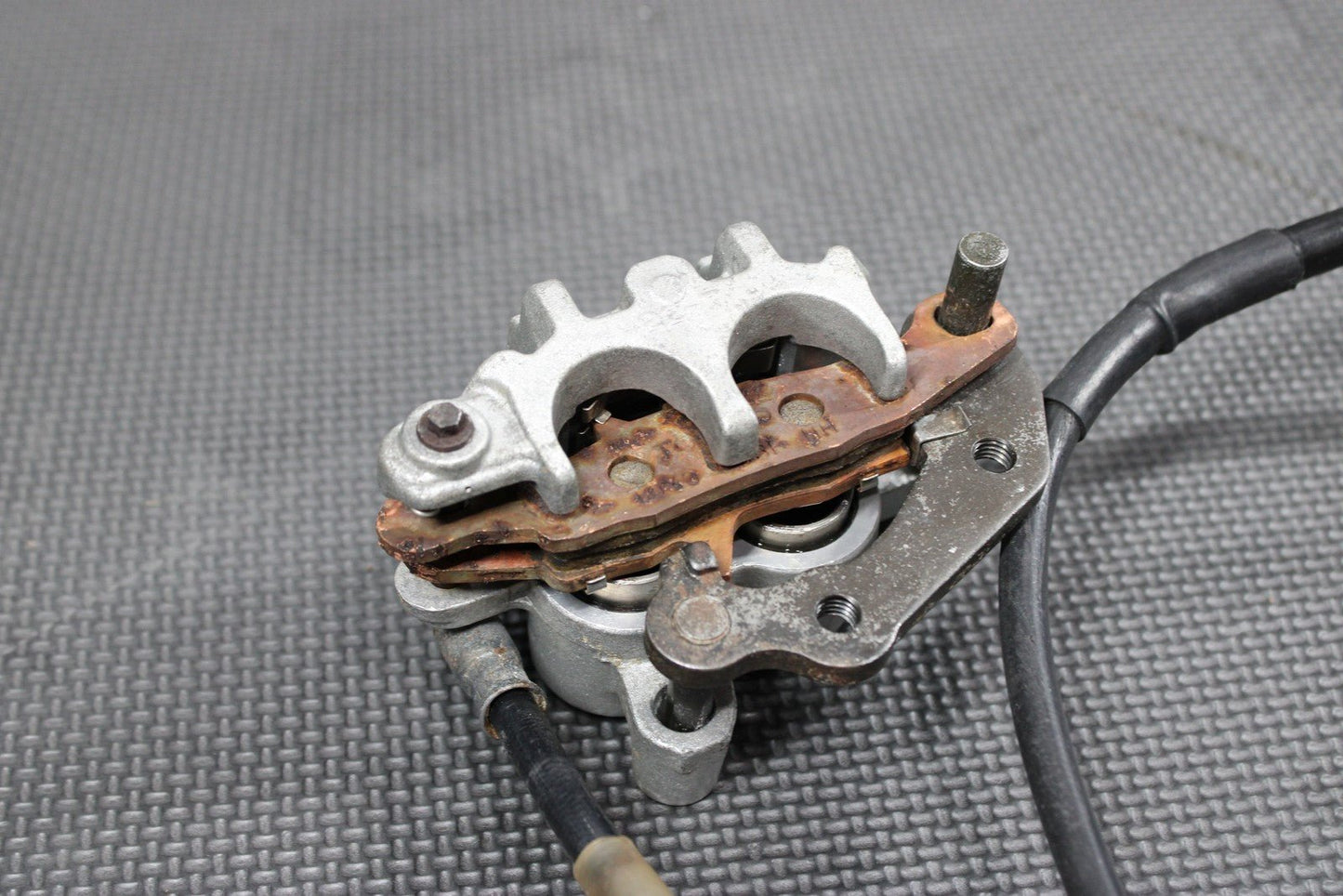 2001 KAWASAKI KX85 KX100 OEM TOKICO FRONT BRAKE CALIPER 43041 - 1681 - GN - hggarage