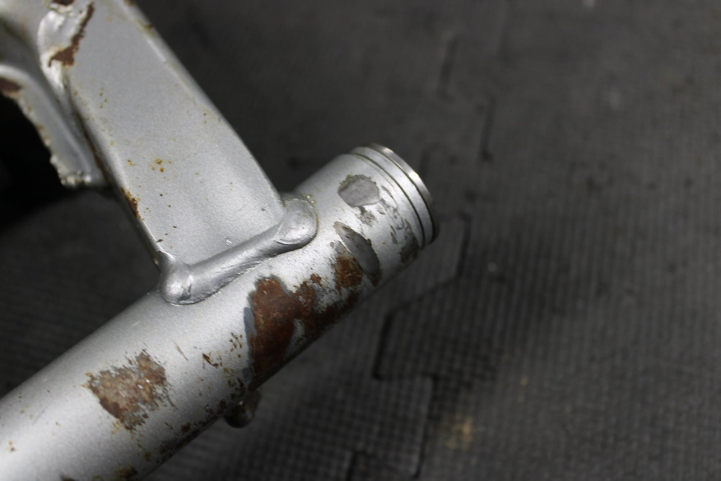 2000 HONDA XR200R OEM SWINGARM SWING ARM SUSPENSION 52200 - KT0 - A30ZA - hggarage