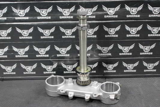 2005 YAMAHA YZ450F OEM FRONT FORKS CLAMP LOWER TRIPLE TREE STEM 5XD - 23340 - M0 - 00 - hggarage