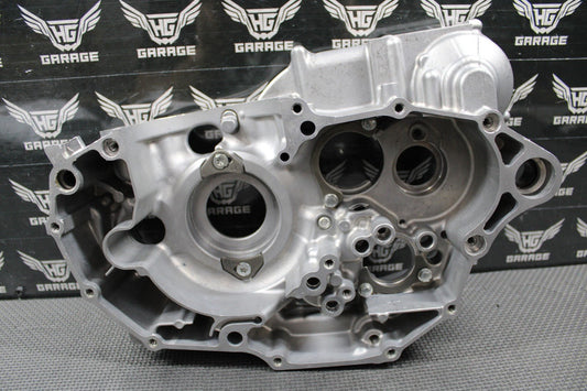 2009 YAMAHA 06 - 09 YZ450F OEM RIGHT SIDE ENGINE MOTOR CRANKCASE CRANK CASE GOOD! - hggarage