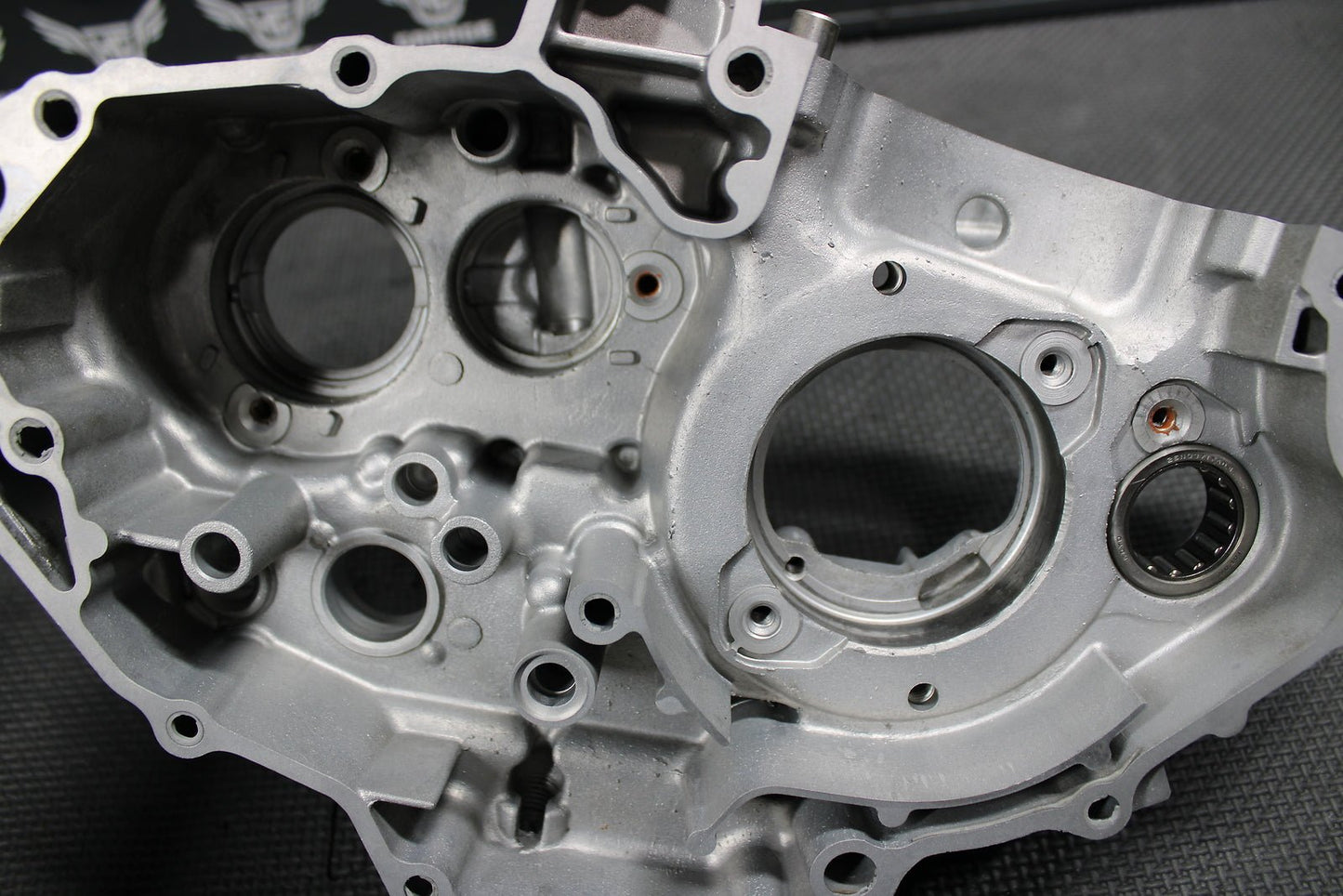 2002 Yamaha WR426F YZ426F OEM Left Side Crankcase Crank Case Half Bottom End - hggarage
