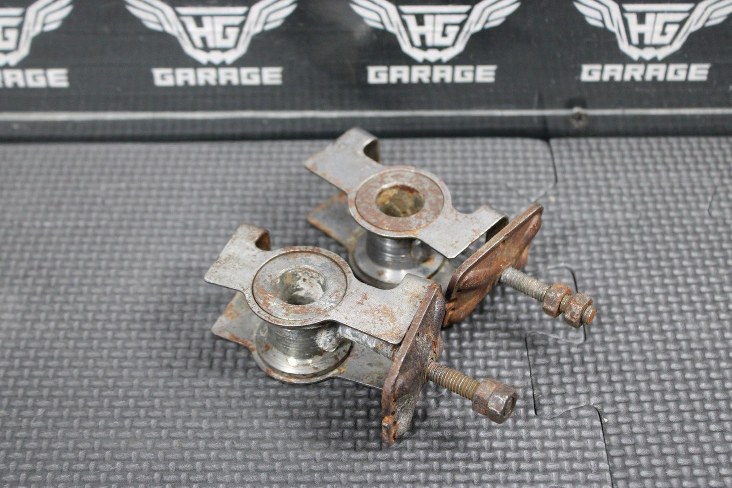 1991 87 - 95 HONDA CR80R OEM SWINGARM CHAIN TENSIONER ADJUSTMENT BRACKETS - hggarage