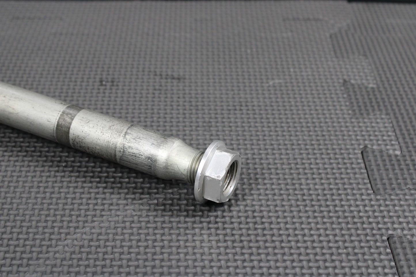 2019 HONDA CRF450R CRF450RX OEM FRONT WHEEL RIM AXLE PIVOT BOLT 44301 - MEN - 000 - hggarage
