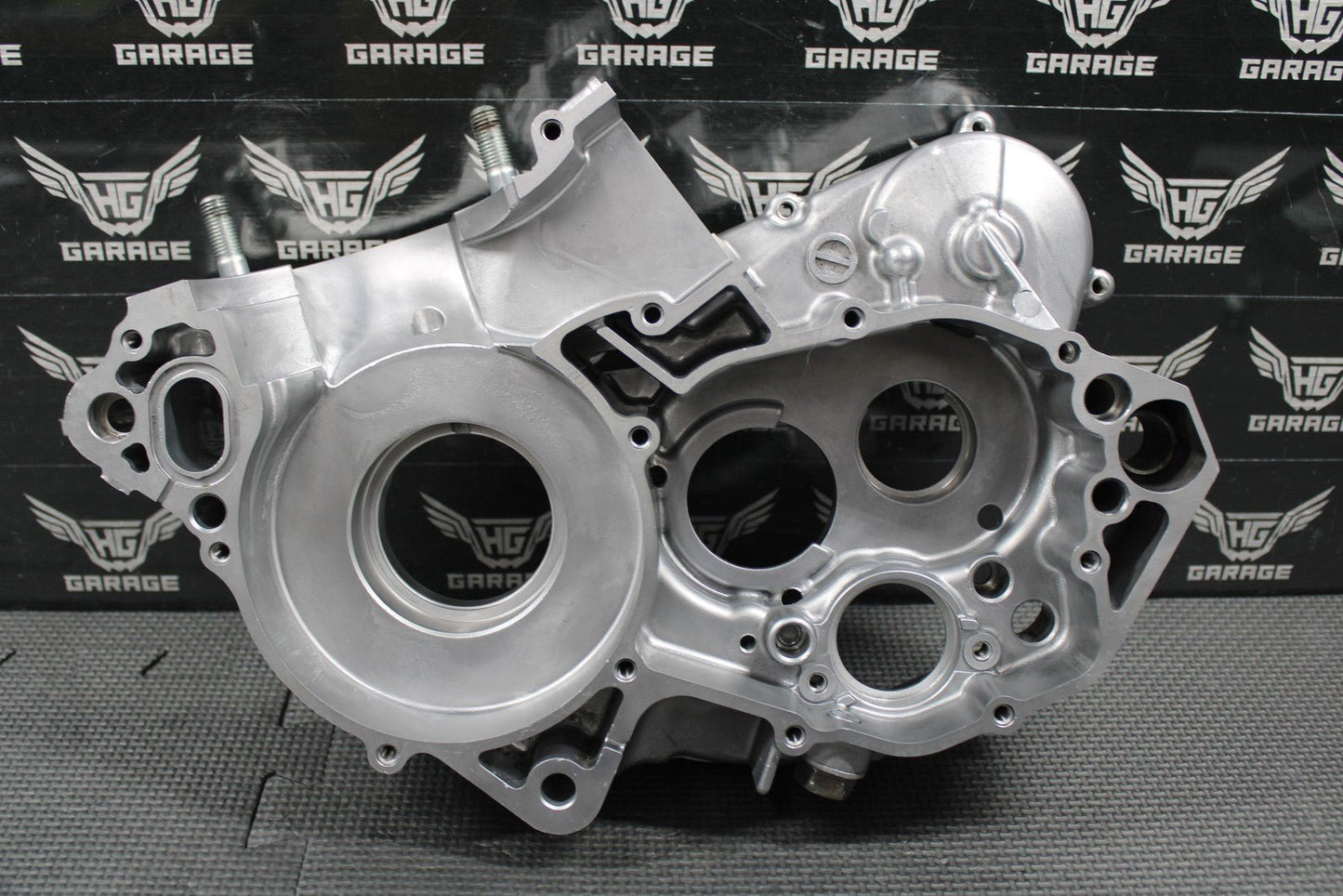 2003 HONDA CR250R OEM RIGHT ENGINE CRANKCASE CRANK CASE BLOCK 04921 - KZ3 - L30 MINT - hggarage