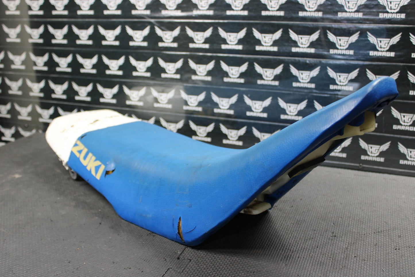 1989 SUZUKI RM250 OEM SEAT SADDLE 45100 - 28C00 - 4UZ - hggarage