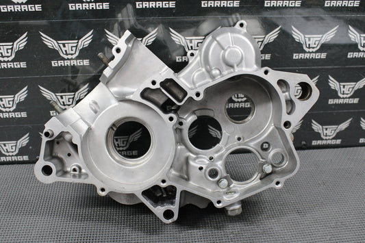 2000 99 - 02 HONDA CR125R OEM RIGHT ENGINE MOTOR CRANKCASE CRANK CASE 11100 - KZ4 - L1 - hggarage