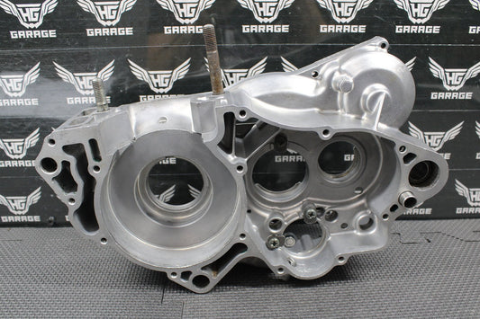 2001 SUZUKI 01 - 02 RM250 OEM RIGHT HALF ENGINE MOTOR CRANKCASE CRANK CASE BLOCK - hggarage