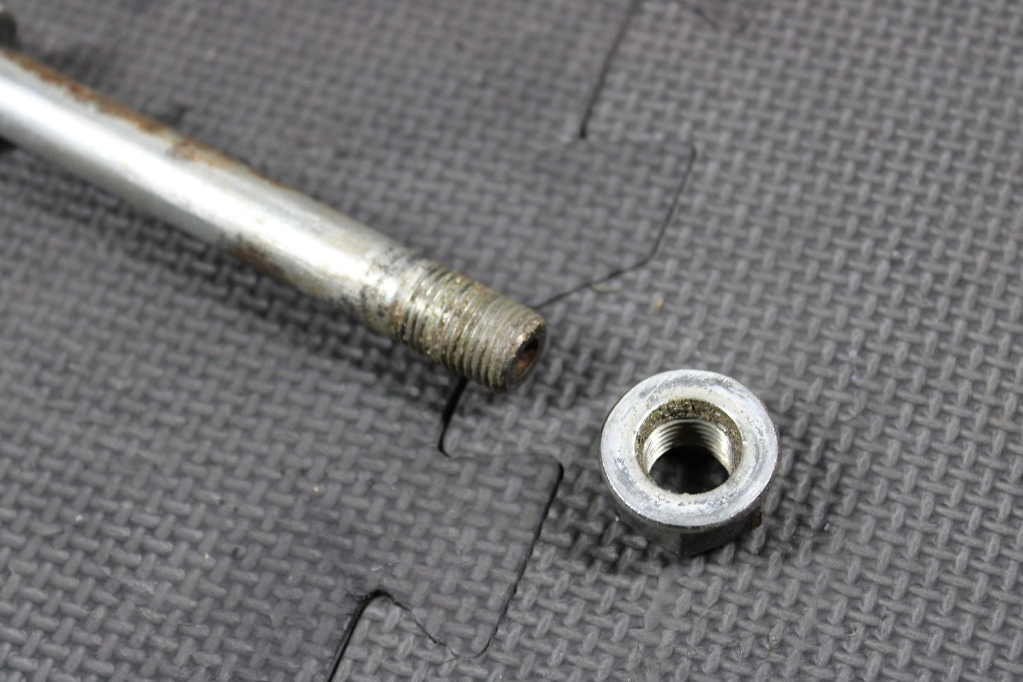 1986 HONDA XR250L XR250R OEM REAR BACK SWINGARM BOLT SUSPENSION PIVOT AXLE - hggarage
