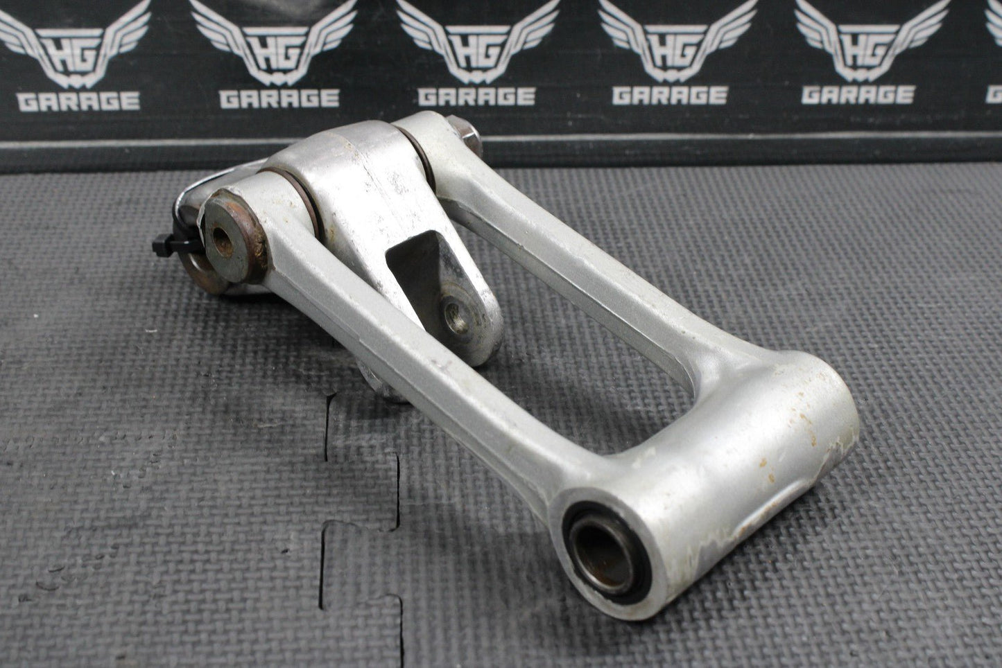 2002 YAMAHA YZ250 OEM REAR SHOCK LINKAGE LINKS RLEAY ARM ASSEMBLY - hggarage