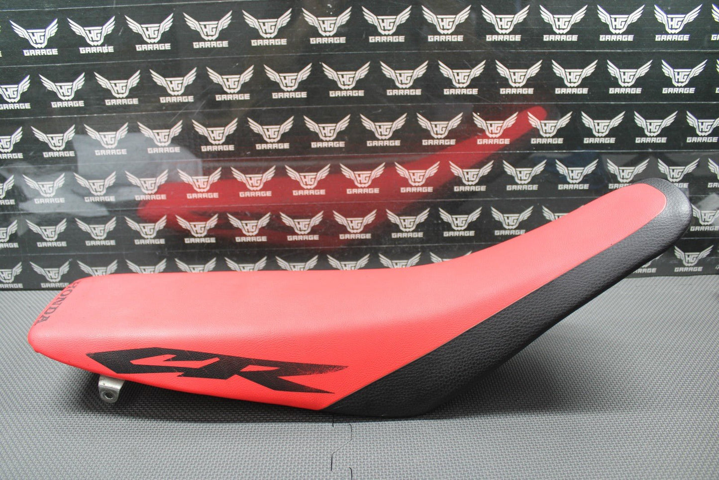 1997 HONDA CR250R OEM SEAT SADDLE FOAM PAN COMPLETE ORIGINAL 77100 - KZ3 - B00 NICE! - hggarage