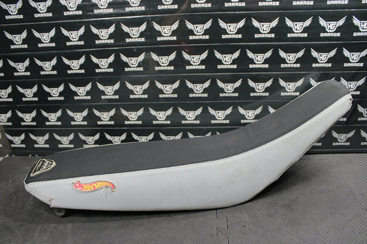 2006 Suzuki 05 - 07 RMZ450 RMZ450Z OEM Seat Saddle Cover Foam Pan 45100 - 35G10 - Cep - hggarage