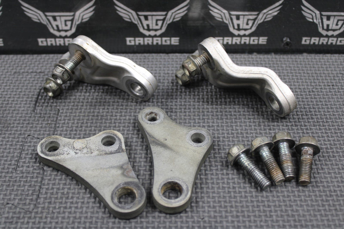 2019 2020 YAMAHA YZ250F OEM ENGINE MOTOR MOUNT STAY BRACKETS B7B - 21417 - 00 - 00 - hggarage