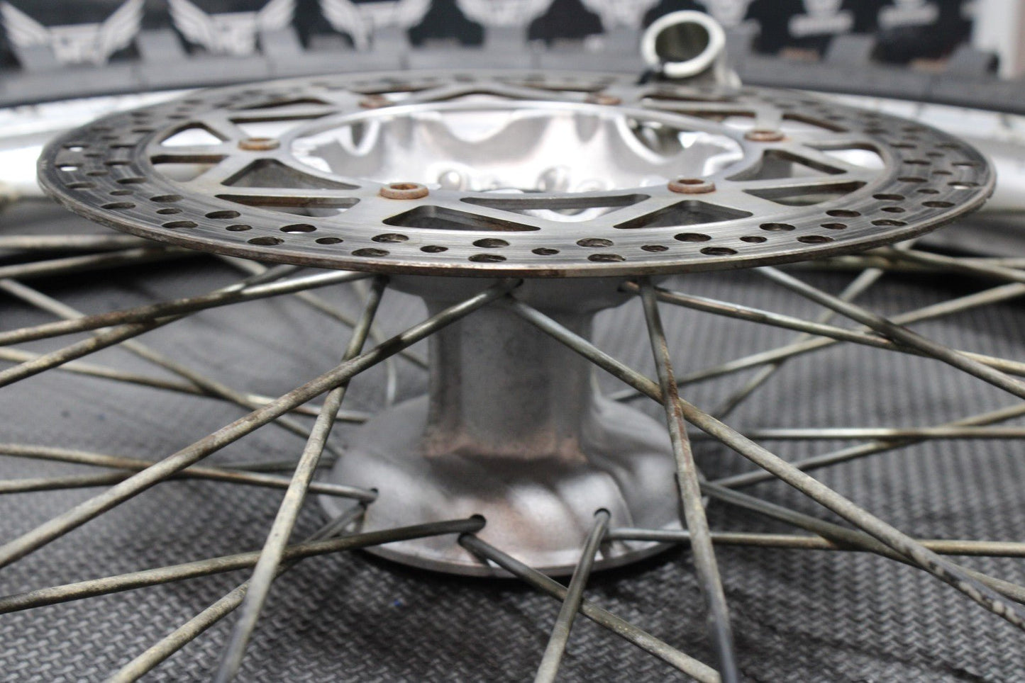 2001 YAMAHA YZ250F OEM FRONT WHEEL RIM 4SS - 25111 - 01 - 00 94416 - 21002 - 00 - hggarage