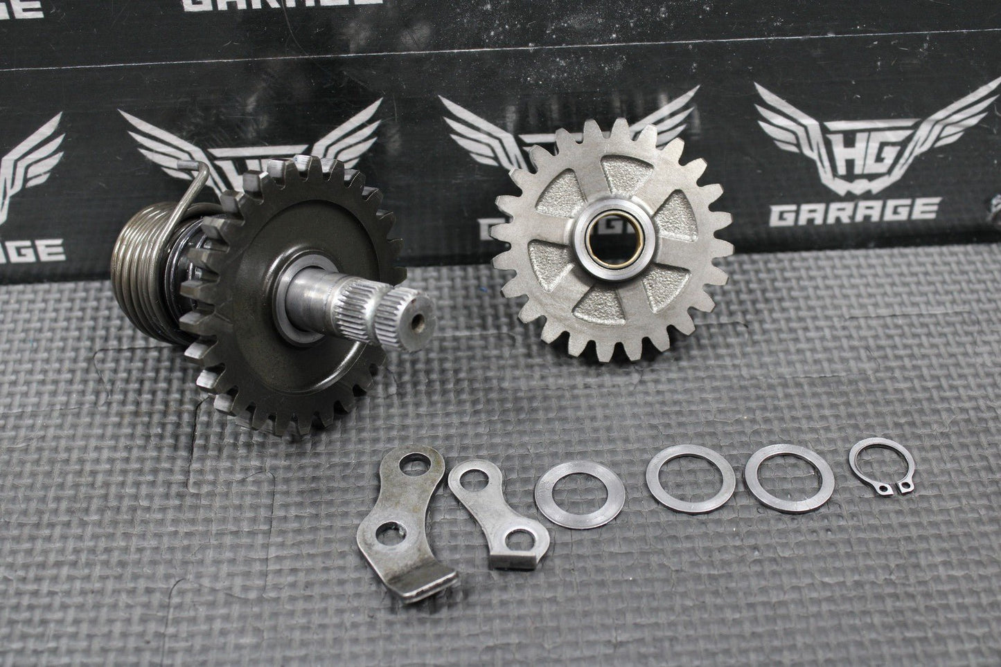 2005 SUZUKI RM85 OEM KICKSTART KICK START SHAFT W IDLER GEAR & BRACKETS - hggarage
