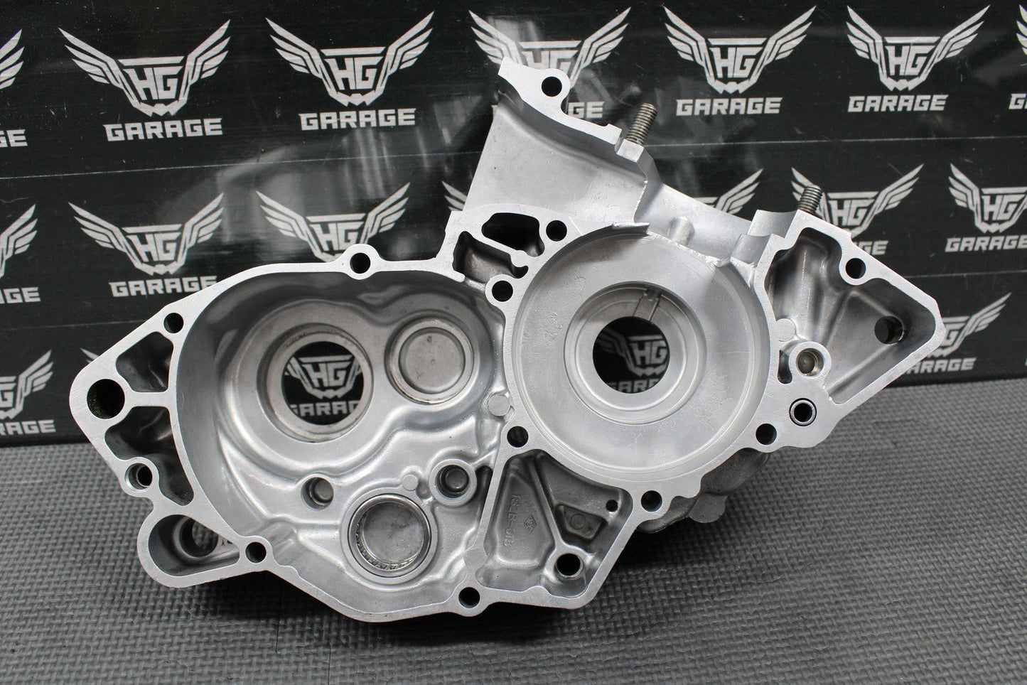 2005 SUZUKI 02 - 21 RM85 OEM ENGINE LEFT SIDE CRANKCASE CRANK CASE 11300 - 03822 - hggarage