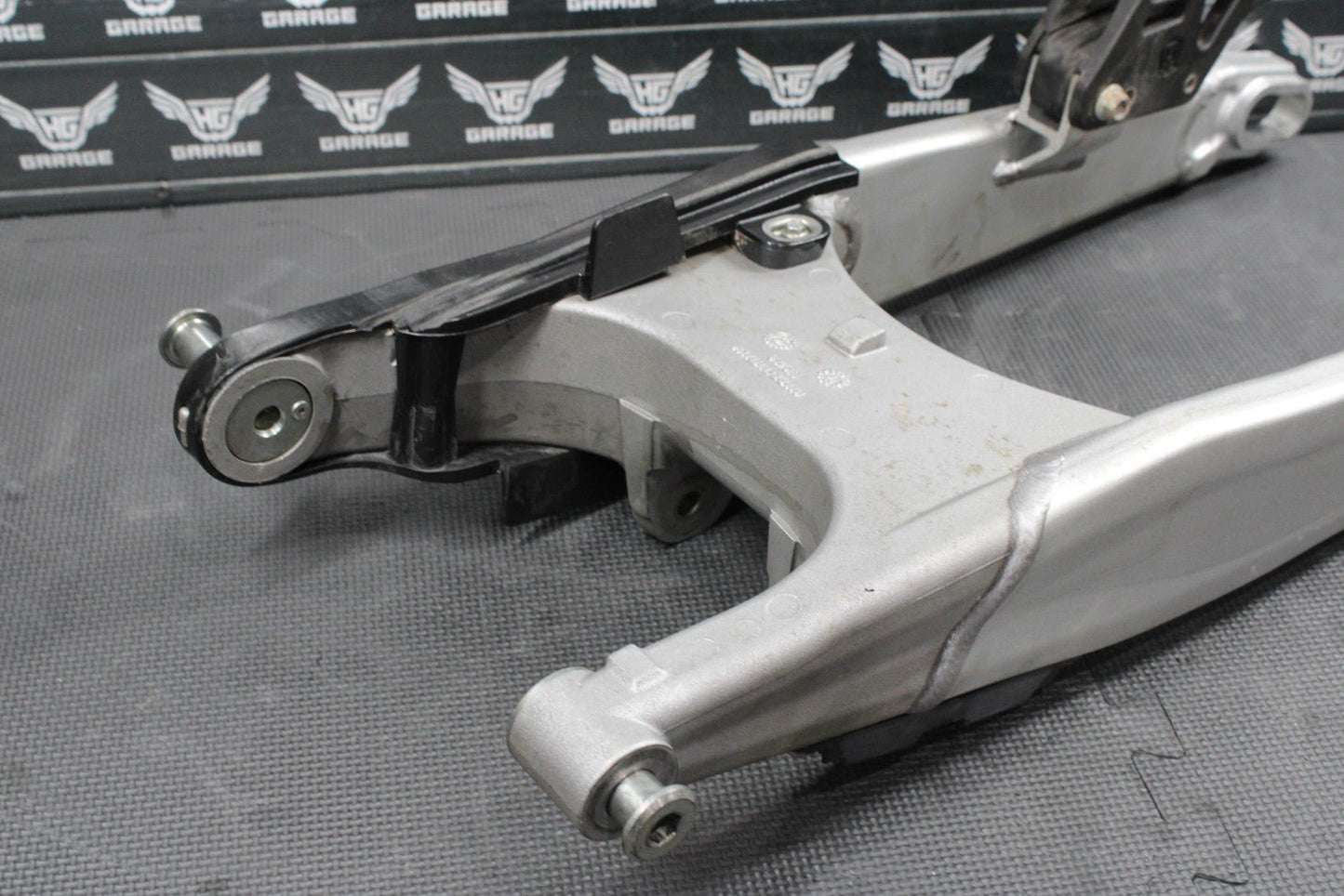 2013 HUSQVARNA TE511 OEM REAR SWINGARM SWING ARM SUSPENSION 8000H3158 READ DESC! - hggarage