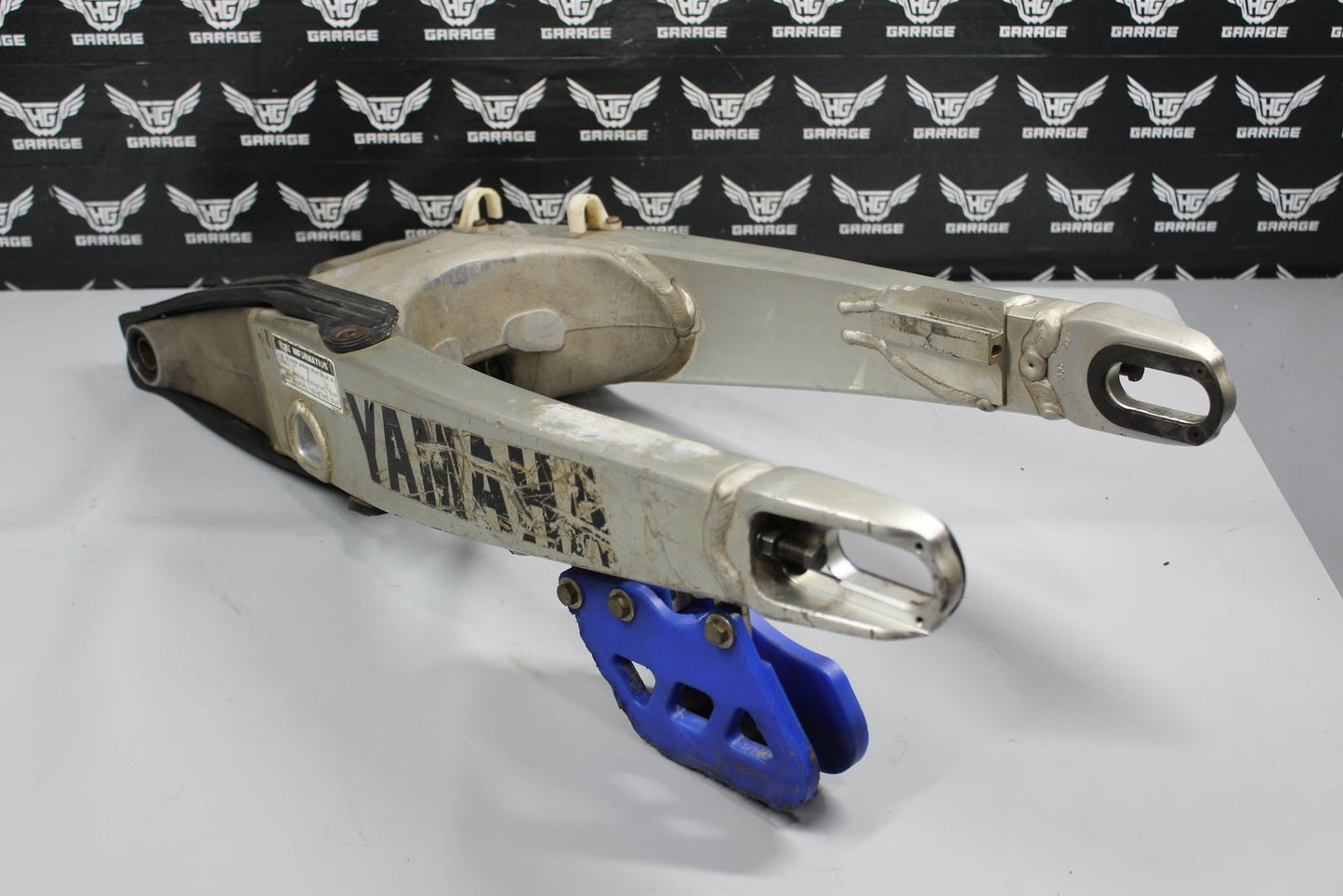 2004 Yamaha YZ450F OEM Swingarm Swing Arm Suspension 5UN - 22110 - 00 - 00 - hggarage