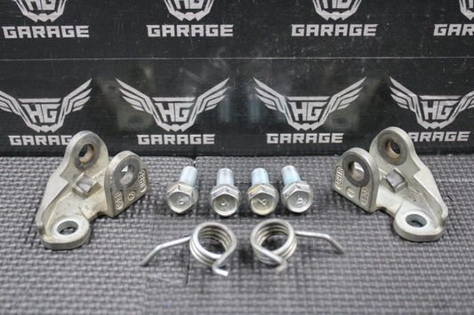 2019 SUZUKI RMZ250 RMZ450 OEM RIGHT LEFT FOOTPEG FOOTREST MOUNTING BRACKETS - hggarage