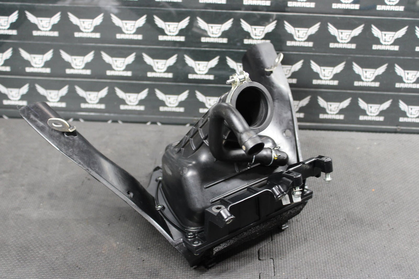 2022 YAMAHA YZ450FX OEM AIRBOX INTAKE AIR CLEANER CASE ASSEMBLY BR9 - 14411 - 01 - 00 - hggarage