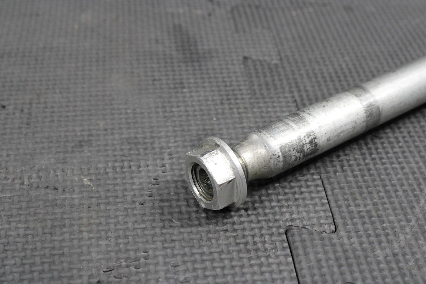 2023 HONDA CRF250R OEM FRONT WHEEL RIM AXLE PIVOT BOLT 44301 - MEN - 000 - hggarage