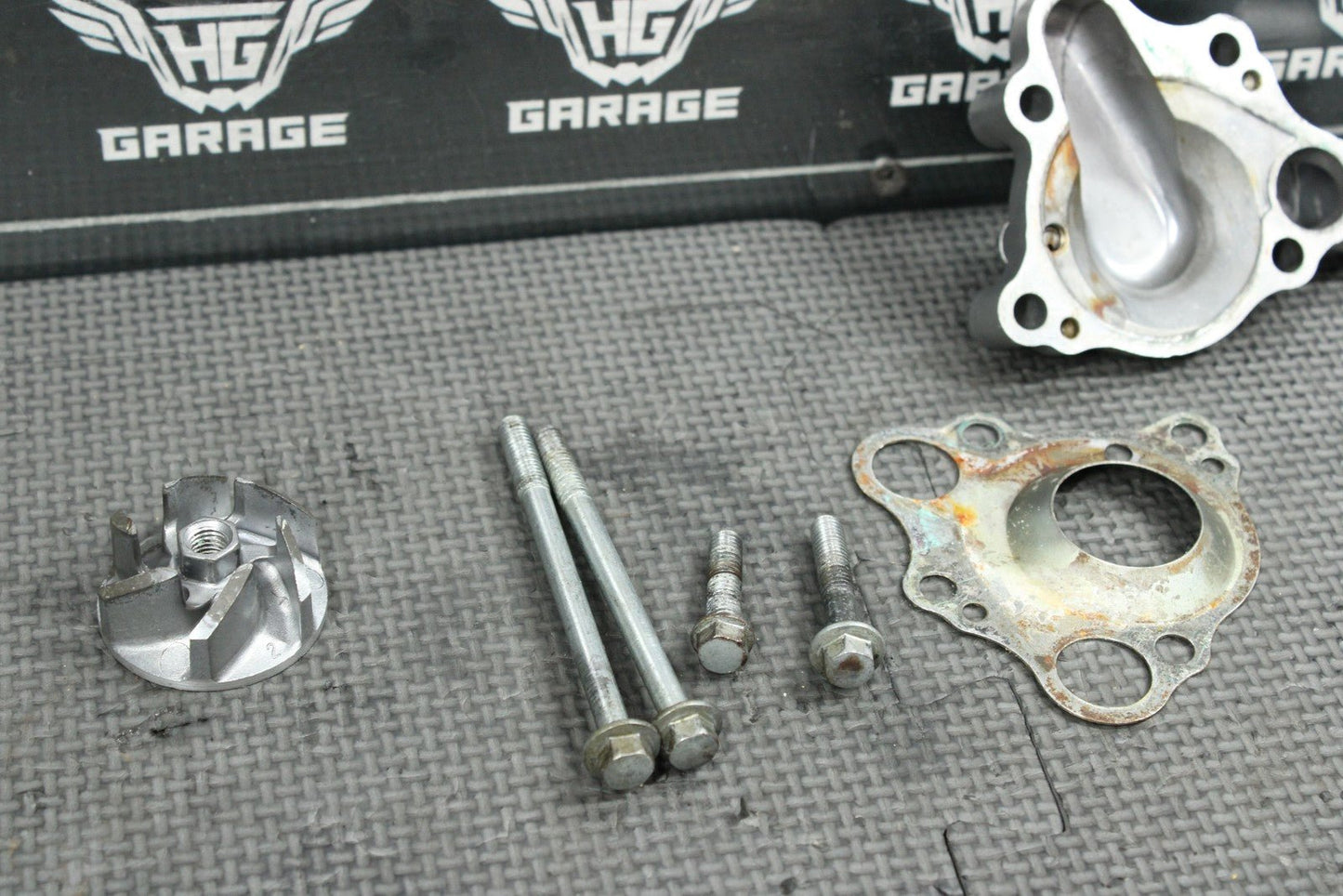 2000 97 - 04 HONDA CR125R OEM ENGINE WATER PUMP W HOUSING 19221 - KZ4 - B00 GOOD! - hggarage