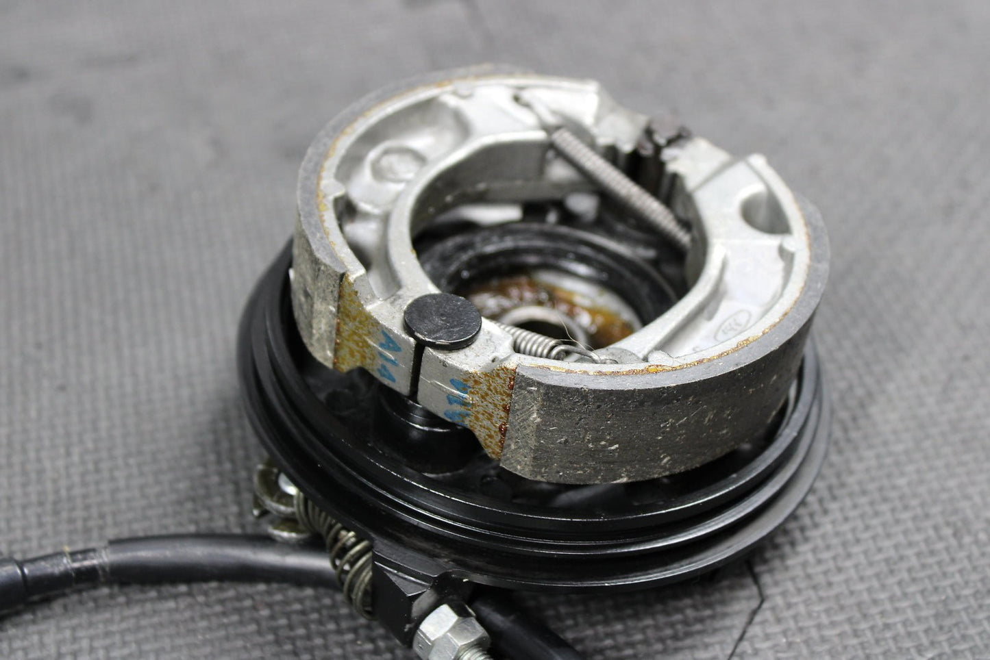 2001 Honda XR200R 84 - 88 / 1990 1991 / 93 - 02 OEM Front Brake Caliper 06430 - Gbj - J1 - hggarage