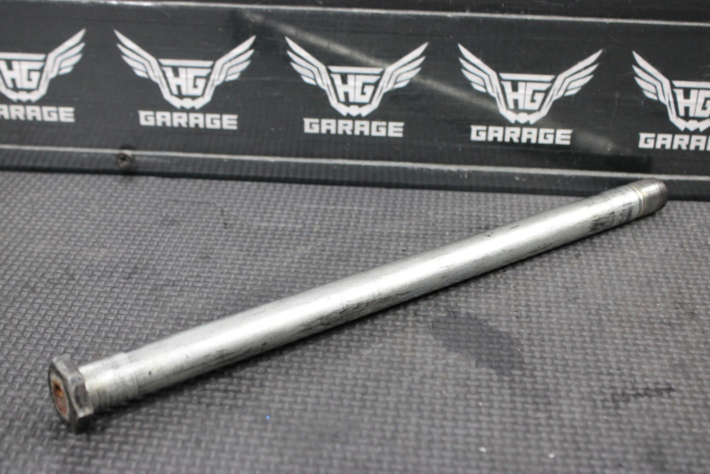 1991 YAMAHA 87 - 06 BANSHEE 350 OEM REAR SWINGARM BACK SUSPENSION PIVOT BOLT - hggarage