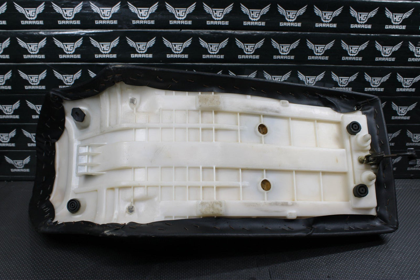 1991 YAMAHA BANSHEE 350 88 - 91 OEM SEAT SADDLE FOAM PAN COVER 3GG - 24710 - 10 - 00 - hggarage