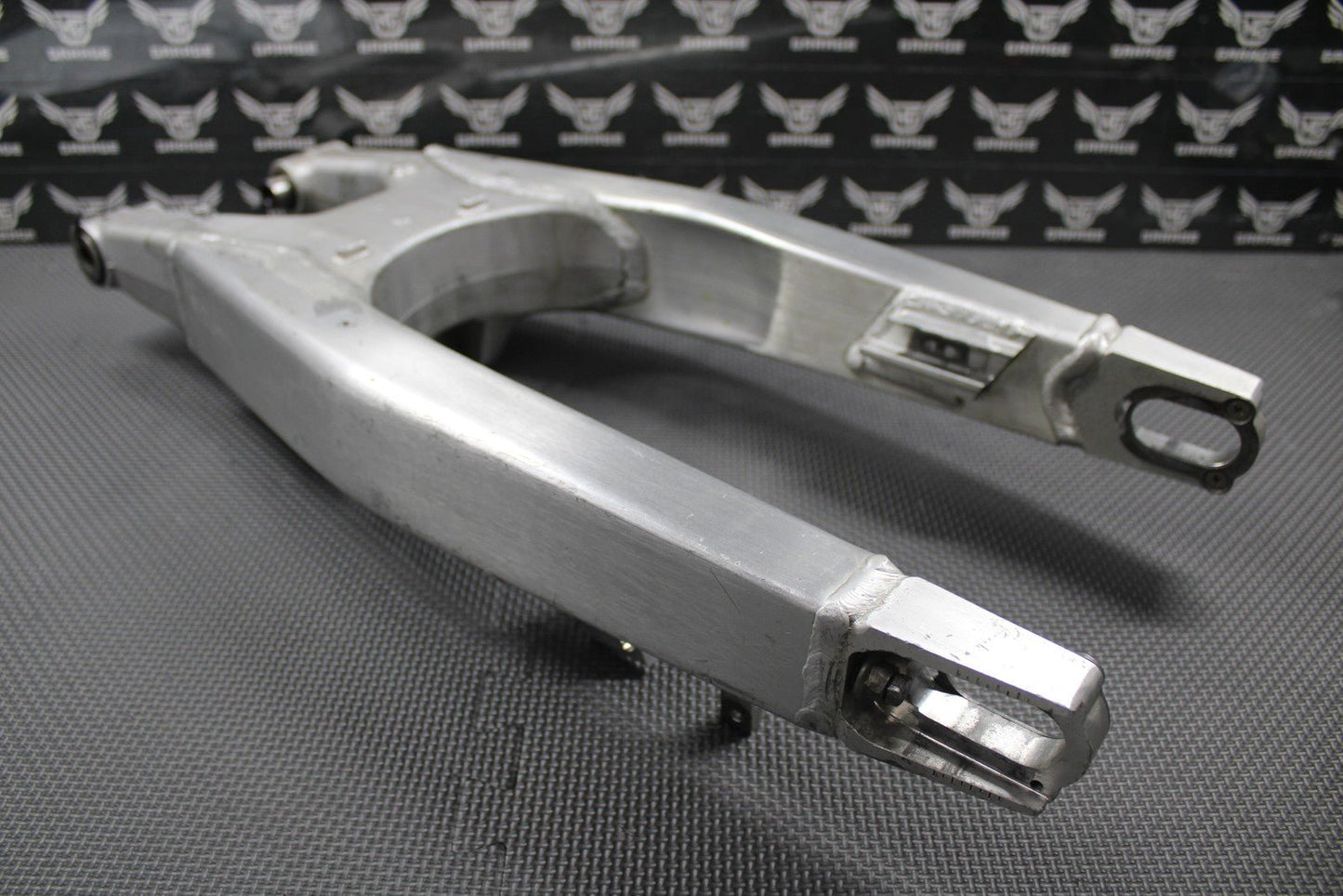 2005 05 - 07 HONDA CR125R OEM SWINGARM SWING ARM SUSPENSION 52200 - KSR - 710 - hggarage