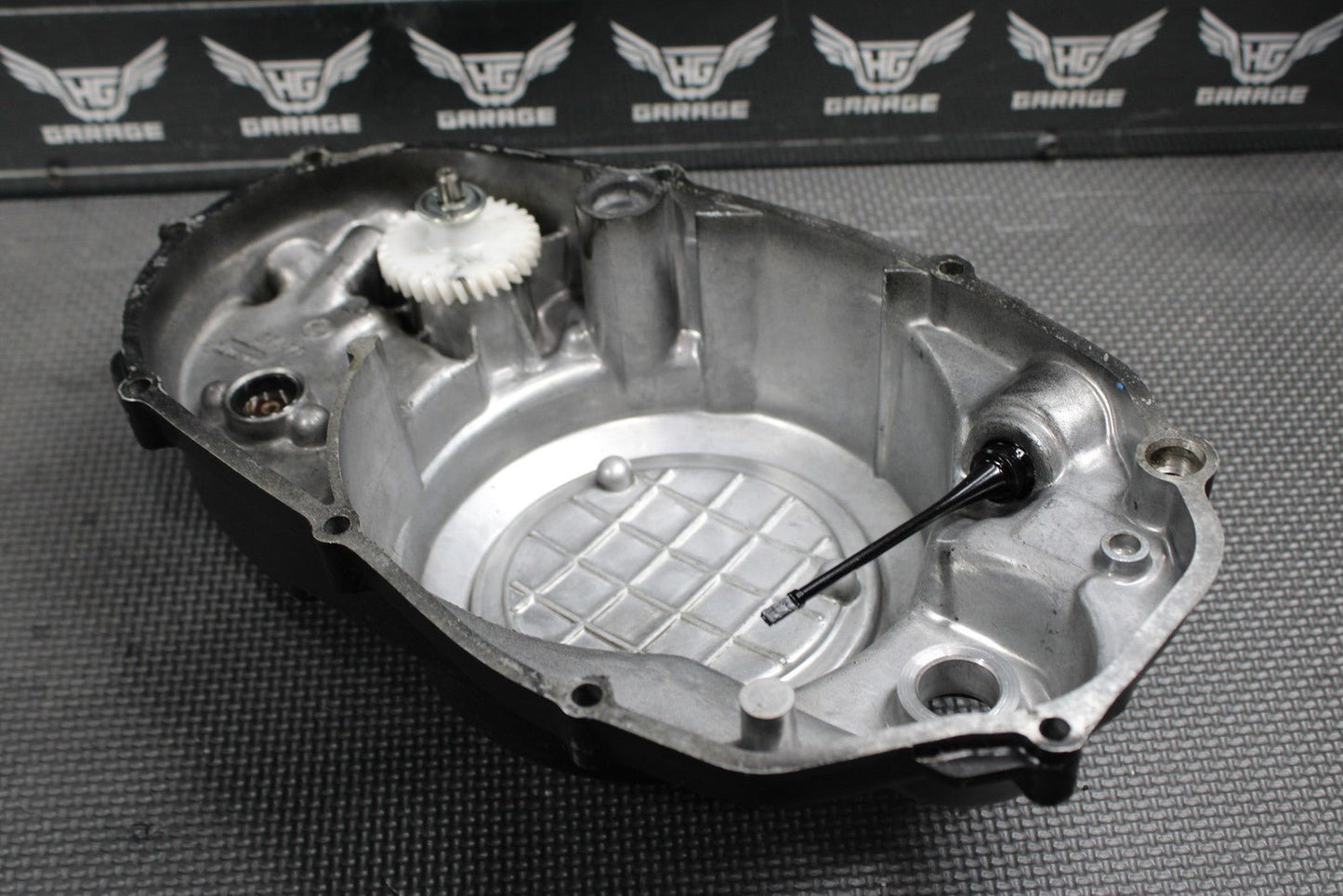 1991 YAMAHA BANSHEE 350 OEM ENGINE MOTOR RIGHT SIDE CLUTCH COVER 2GU - 15421 - 00 - 00 - hggarage