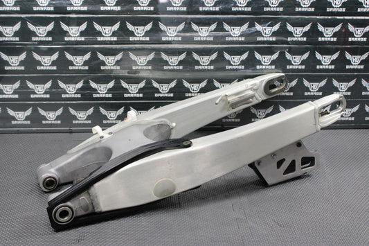 2005 YAMAHA YZ450F OEM SWINGARM SWING ARM SUSPENSION 1C3 - 22110 - 00 - 00 MINT! - hggarage