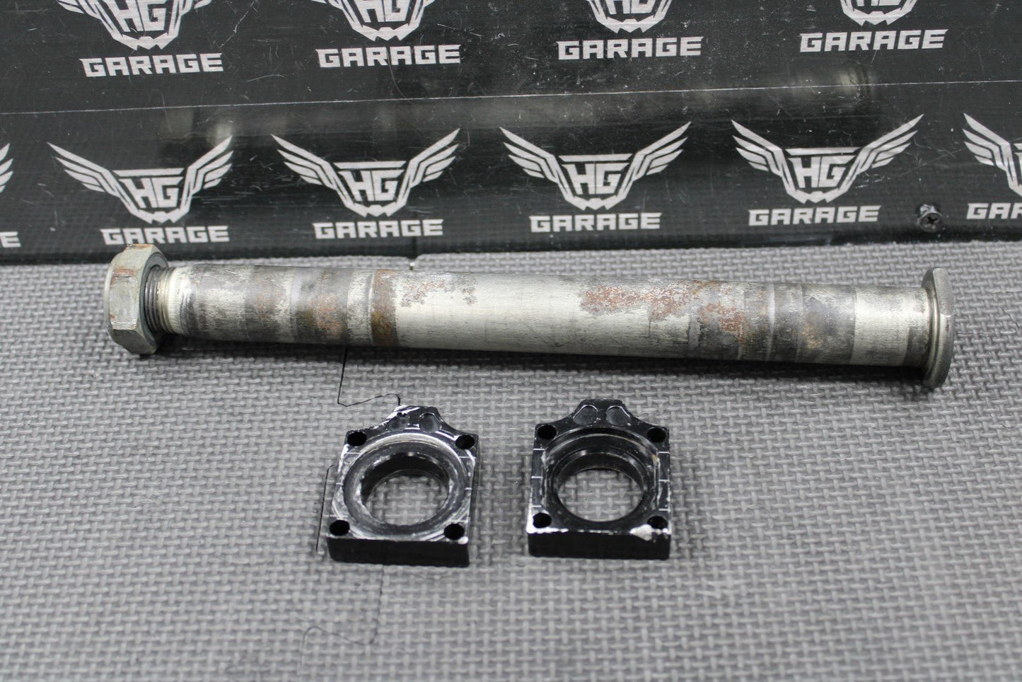 2007 KAWASAKI KX250F OEM REAR AXLE BACK WHEEL RIM PIVOT BOLT AXEL 41068 - 1466 - hggarage