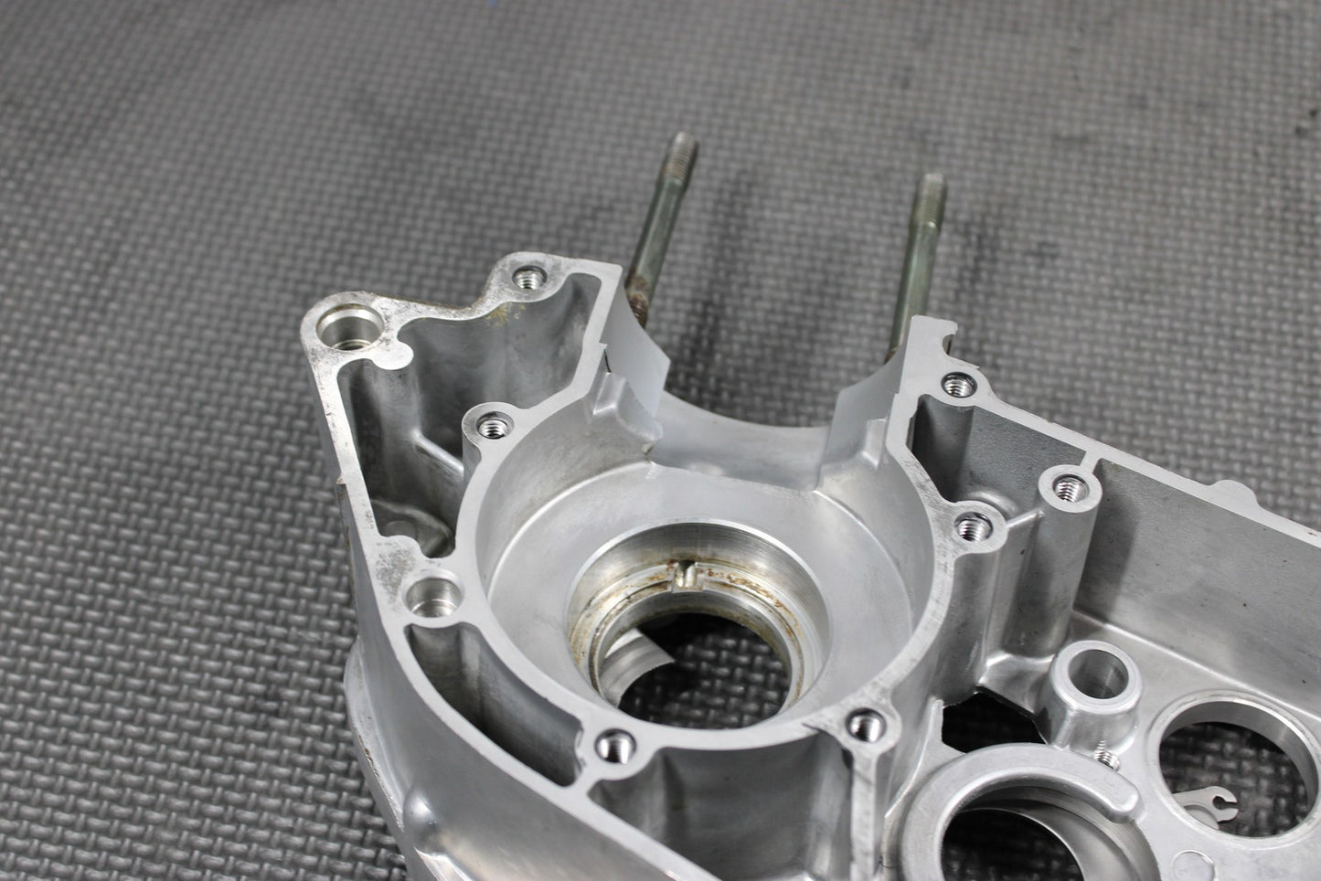 1997 YAMAHA RT100 OEM RIGHT ENGINE MOTOR CRANKCASE CRANK CASE BLOCK - hggarage