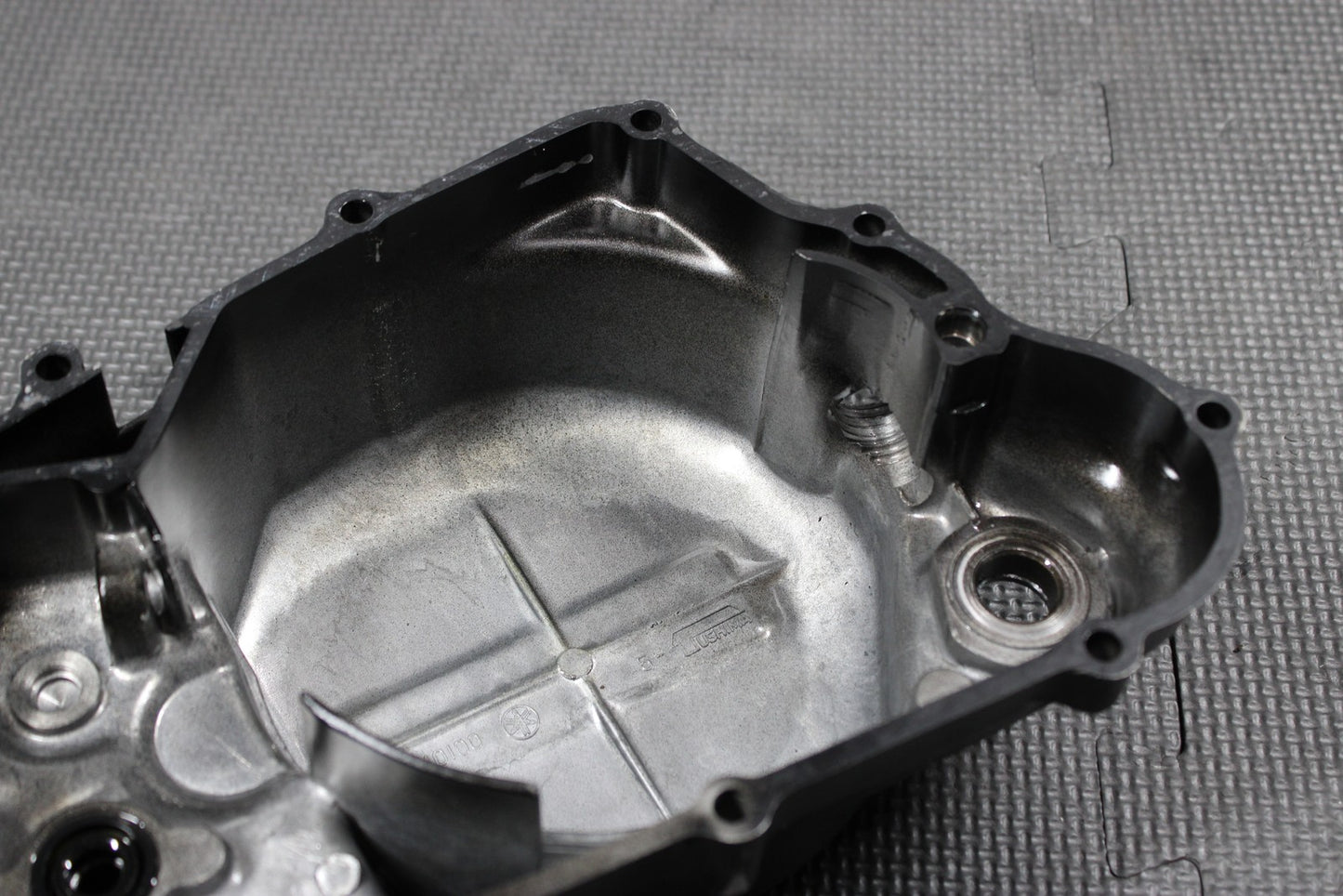 1997 YAMAHA RT100 OEM ENGINE MOTOR RIGHT SIDE CLUTCH COVER COVER401 - 15431 - 00 - 00 - hggarage