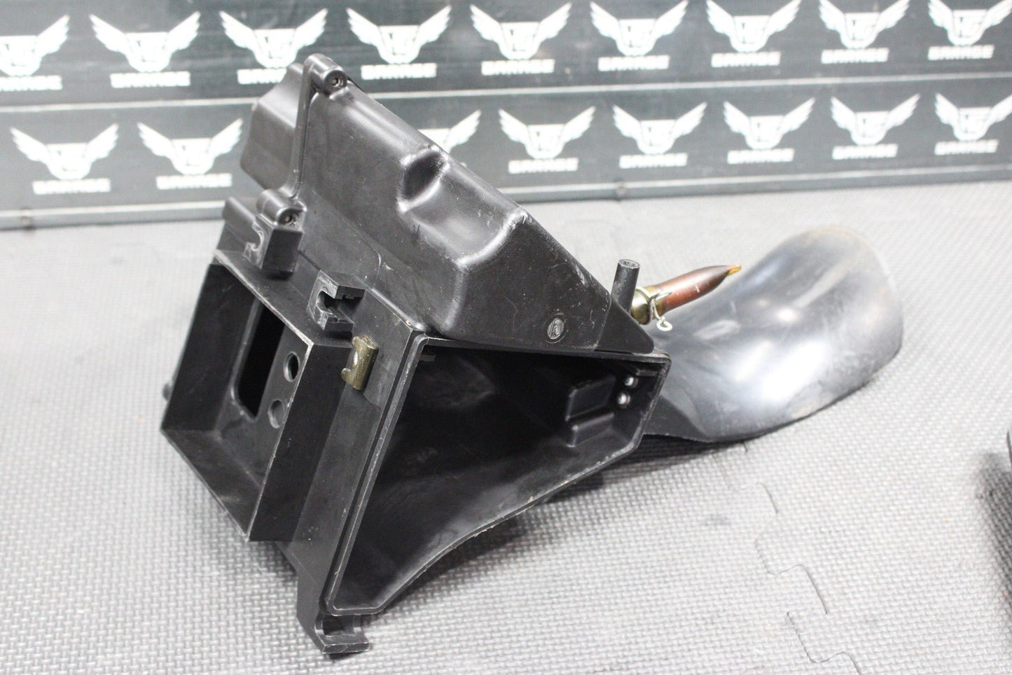 2000 YAMAHA TTR125L 00 - 03 OEM AIRBOX INTAKE AIR CLEANER CASE 5HP - 14411 - 01 - 00 - hggarage
