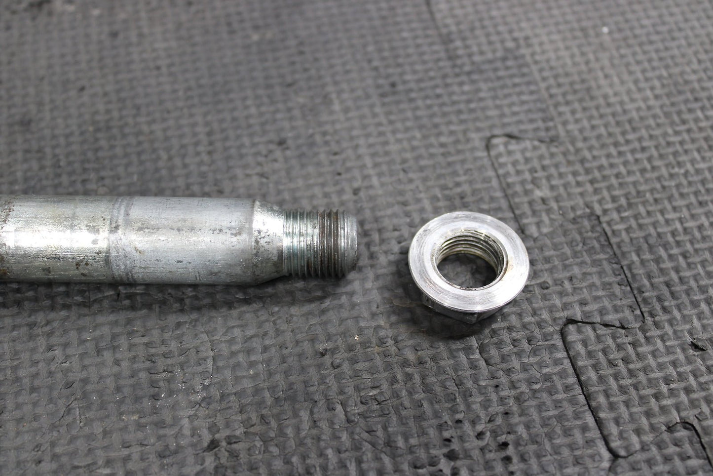 2006 Yamaha YZ450F OEM Front Wheel Rim Axle Pivot Bolt 1C3 - 25181 - 10 - 00 - hggarage