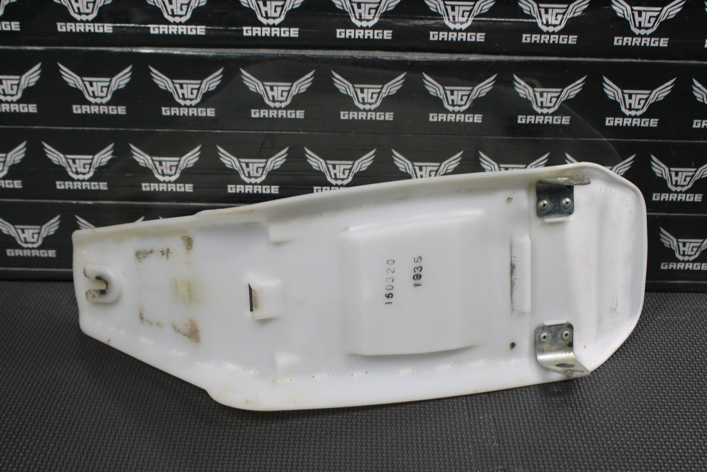 2004 KAWASAKI 00 - 09 KX65 OEM SEAT SADDLE CUSHION PLASTIC PAN TRAY 53001 - 1935 - MW - hggarage