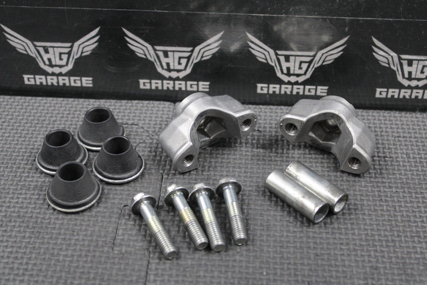 2019 SUZUKI 16 - 25 RMZ250 OEM LOWER HANDLEBAR HOLDER BAR CLAMPS 1 - 1/8 56221 - 49H40 - hggarage