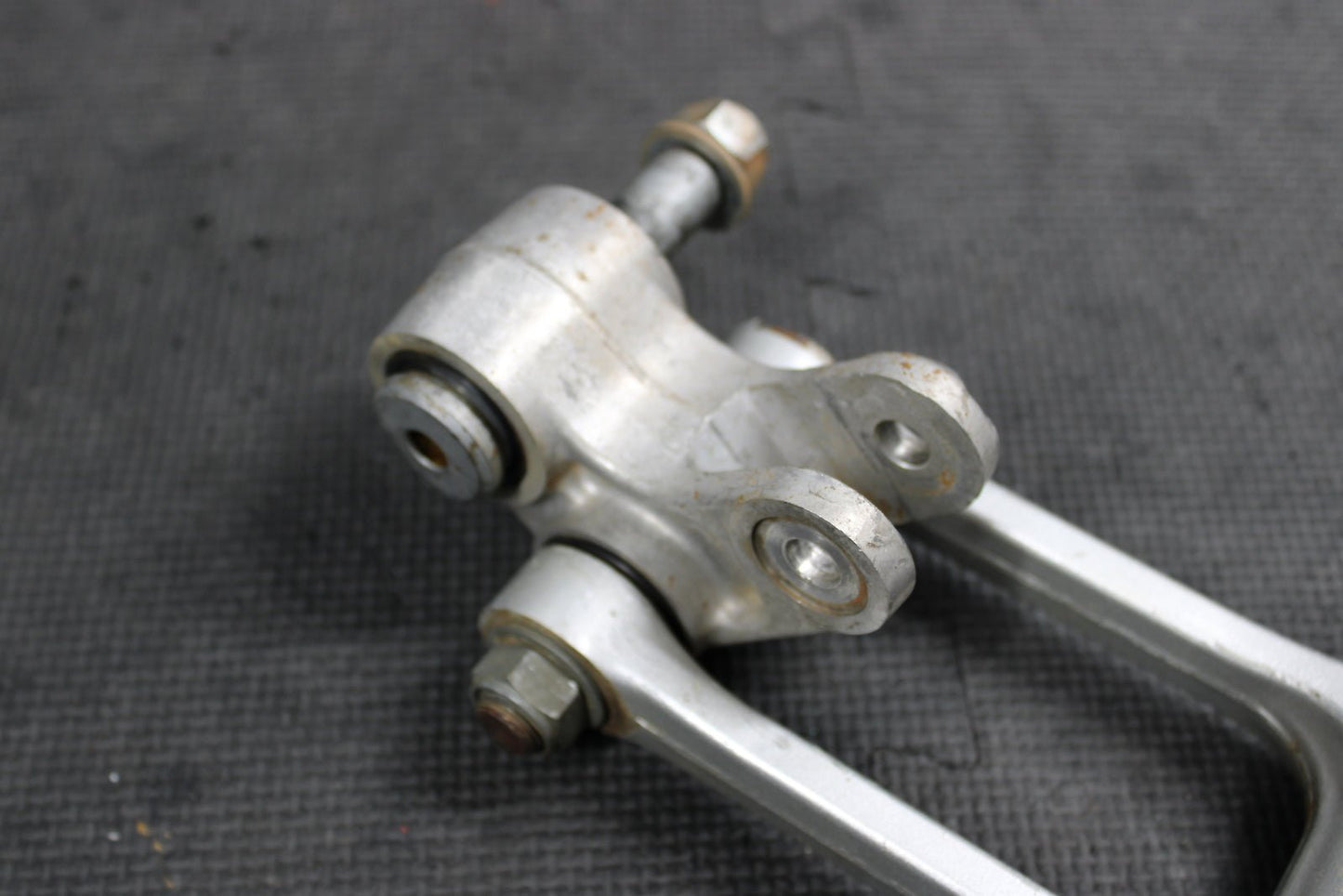 2009 YAMAHA YZ250F YZ450F OEM REAR SHOCK LINKAGE LINKS 17D - 2217A - 00 - 00 - hggarage