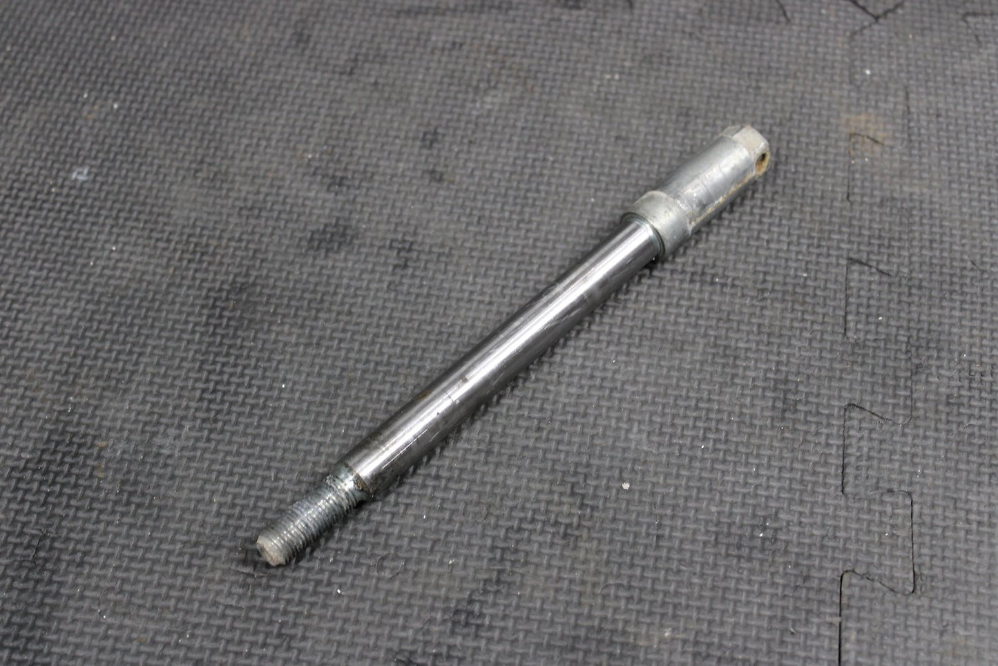 1998 HONDA XR200R 85 - 88 / 1990 1991 / 93 - 02 OEM FRONT WHEEL RIM AXLE PIVOT BOLT - hggarage