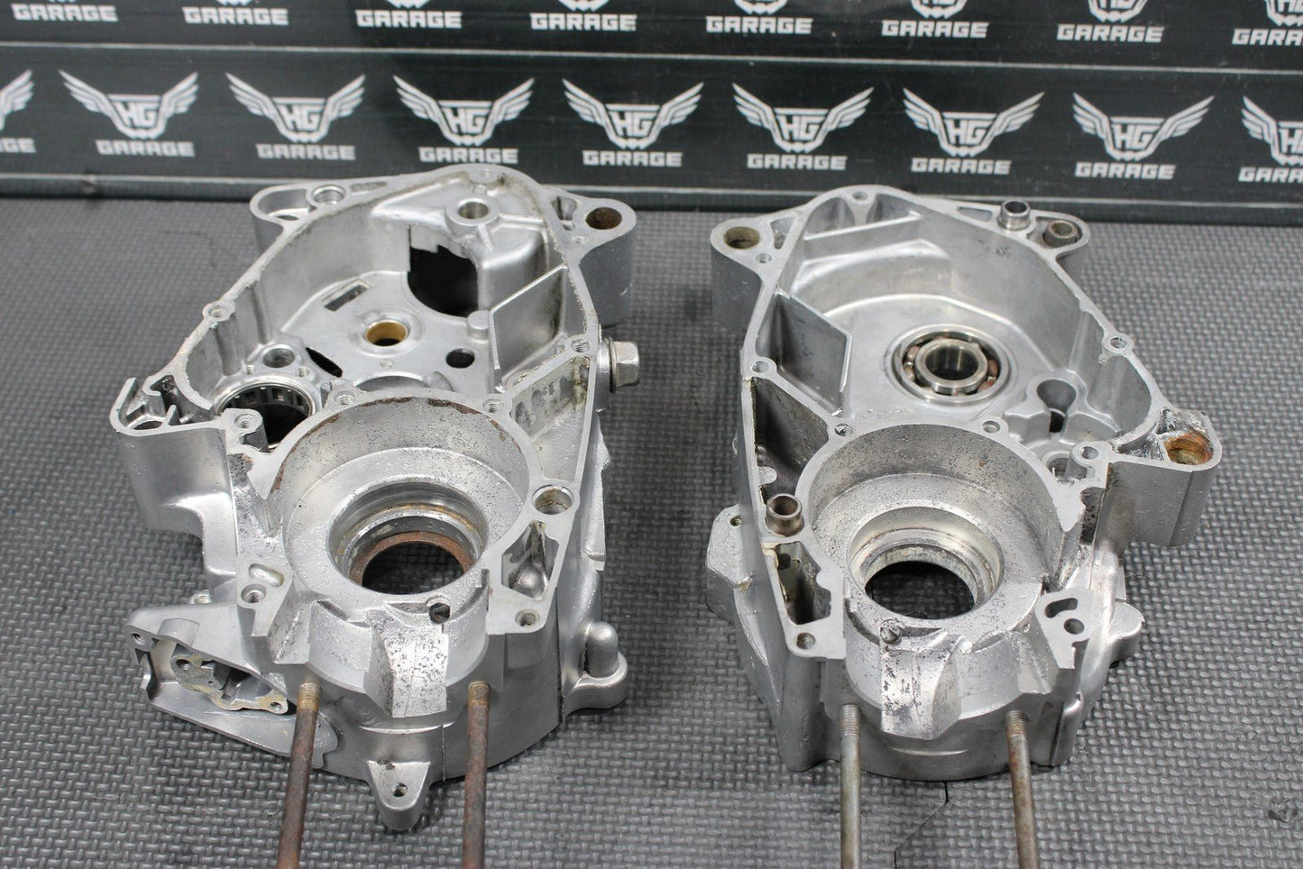 1985 YAMAHA PW80 OEM LEFT RIGHT ENGINE MOTOR CRANKCASE SET CASES BLOCK - hggarage